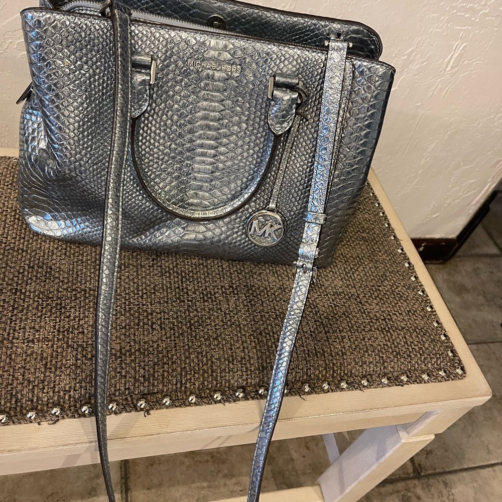 Michael Kors, silver handbag, purse, shoulder bag, - Picture 3 of 16